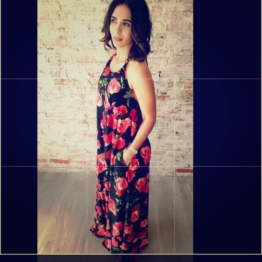 Roses posey 🌹 dress. Comfy, gorgeous.